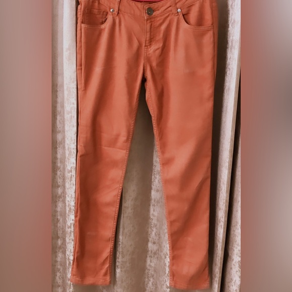 Slim Fit, Rust Colored Pants for Women, from the Brand UNITED COLORS OF BENETTON - Picture 4 of 4